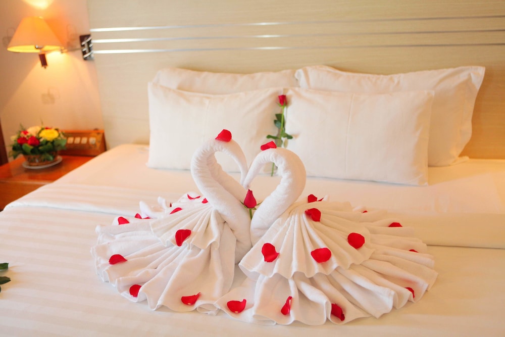 Deluxe Room (Sea View or City View)
