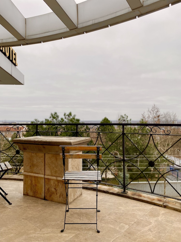 Grand Suite, Bathtub, City View photo 3