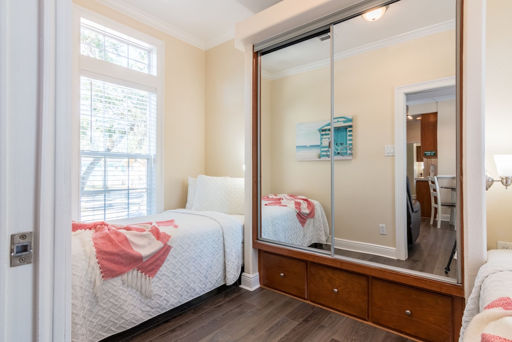 Elite Cottage, 2 Bedrooms (Linens Included) photo 3