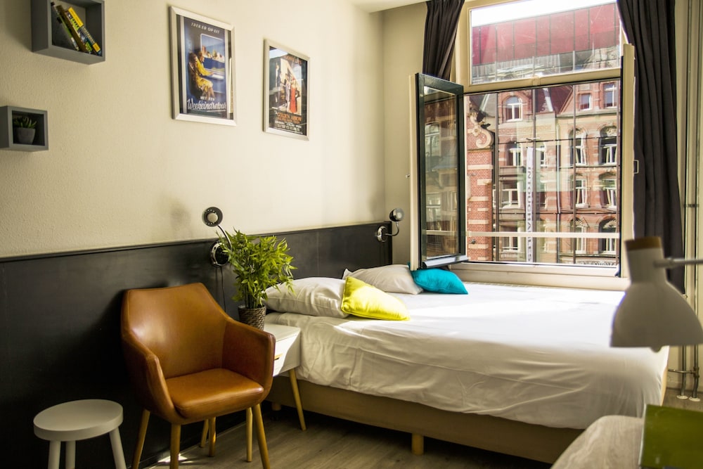 Standard Room, 1 Queen Bed photo 3