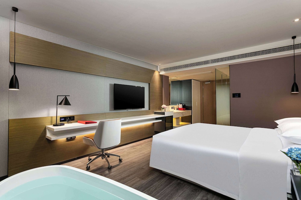Superior Room, 1 King Bed, Non Smoking photo 2