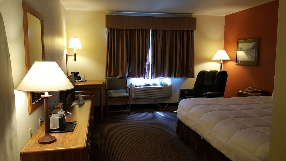 Deluxe Room, 1 King Bed, Non Smoking, Refrigerator & Microwave photo 2