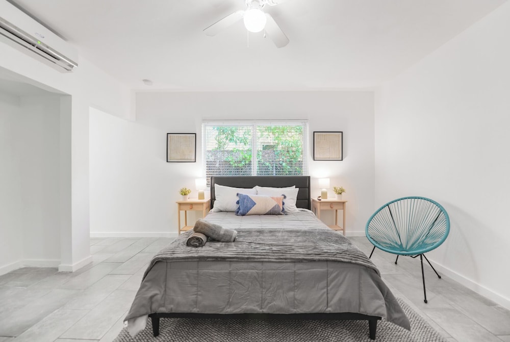 Standard Room, 1 Queen Bed photo 3