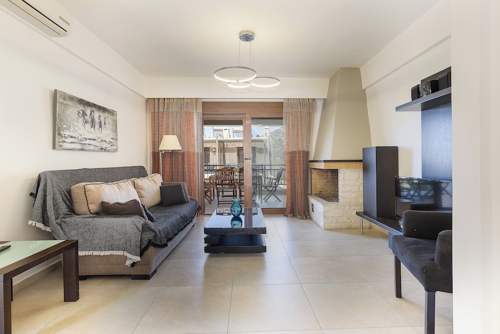 Three Bedroom Villa - Split Level