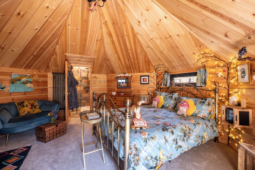 Luxury Cabin, 1 Bedroom (The Wee Love Nest (no pets)) photo 1