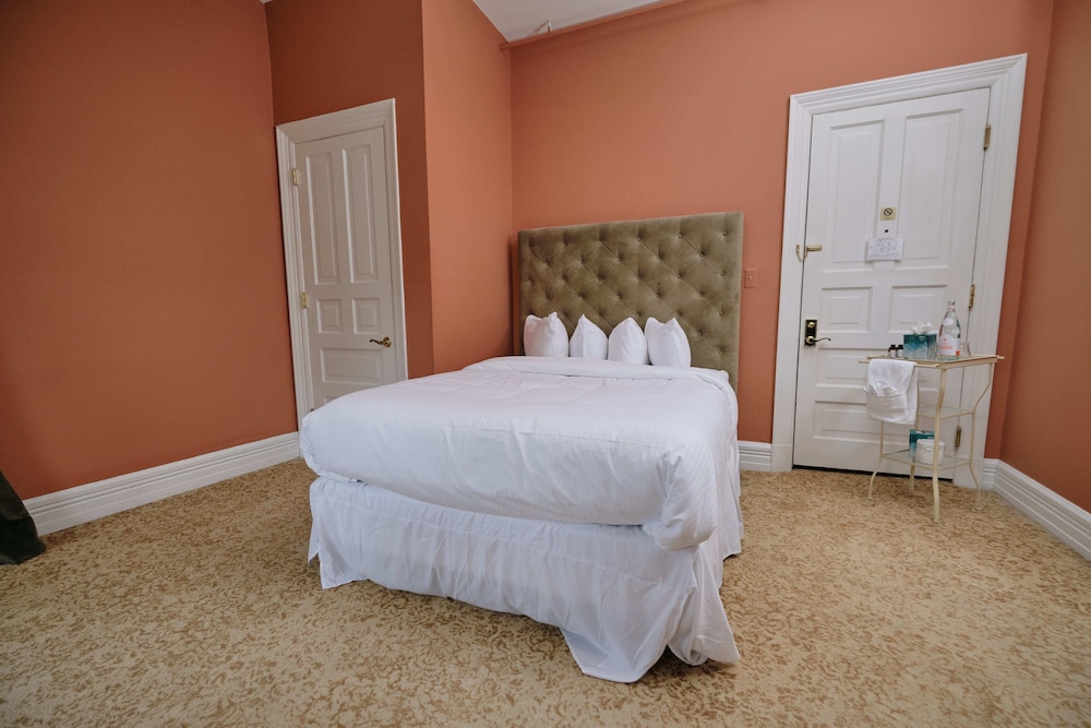 Two Queen Suite - Photo 15