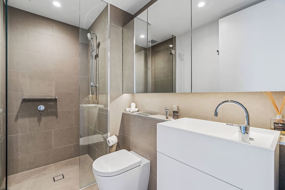 Two Bedroom, Two Bathroom Apartment - Sky High - Photo 4