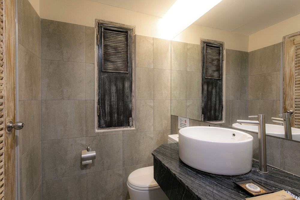 Economy Triple Room - Photo 20