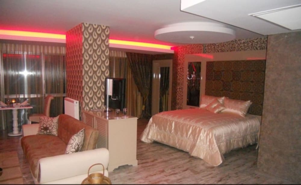 Suite, Hot Tub photo 1