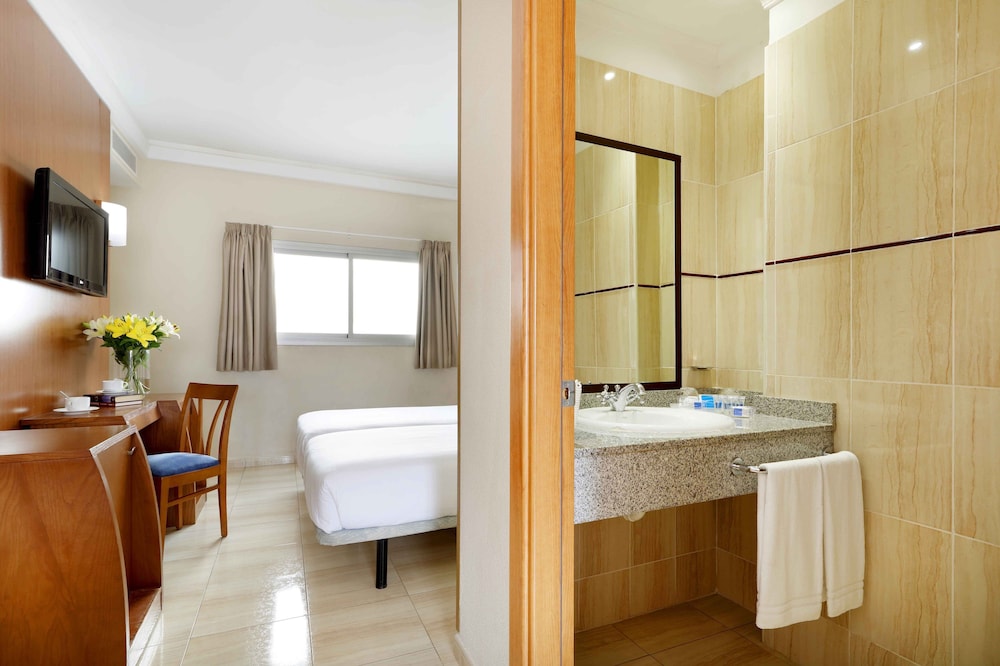 Standard Twin Room, 2 Twin Beds - Photo 4