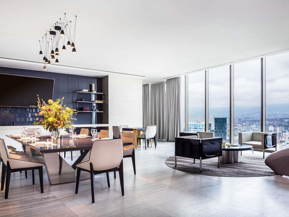 Suite, 1 King Bed, Club Lounge Access (Imperial. Angel Independence View)