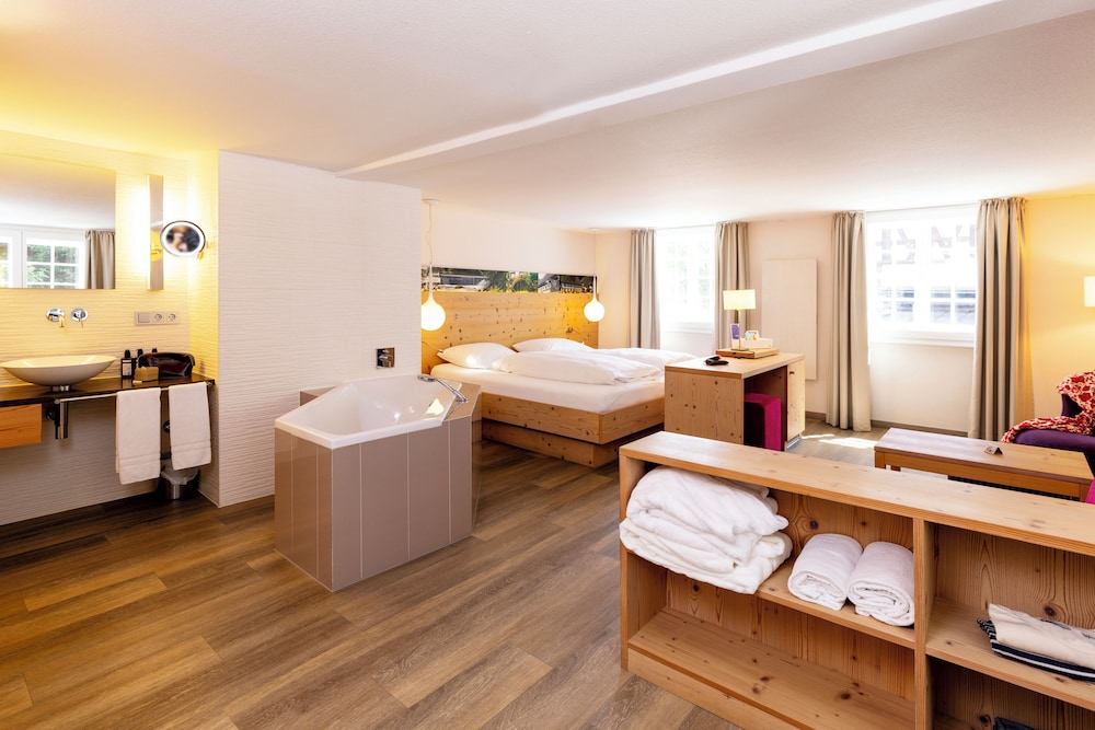 Traditional Suite, Hot Tub - Photo 1