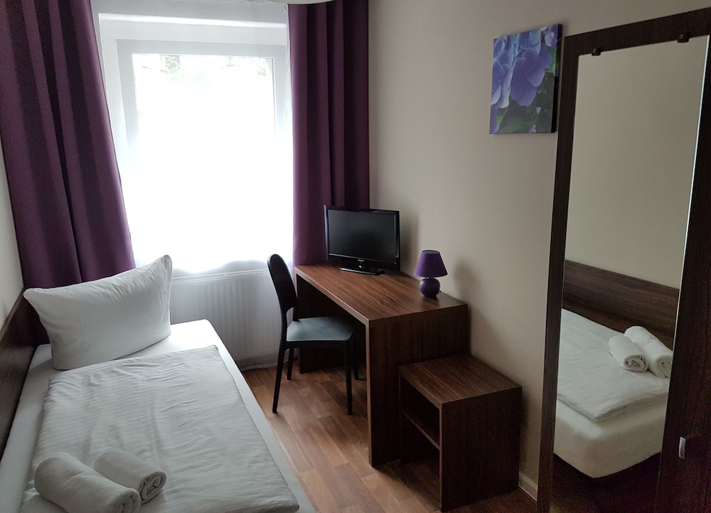 Economy Single Room, Shared Bathroom photo 1