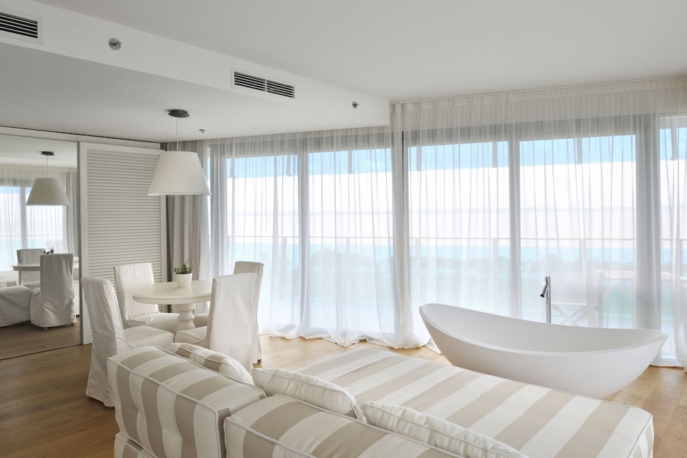 Senior Suite, 1 Double Bed with Sofa bed, Balcony, Partial Sea View - Photo 3