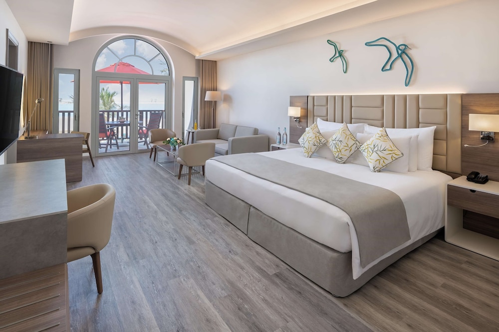 Sea View One Bedroom Suite, Lounge Access, Dedicated Pool, Beach & Mall Shuttle