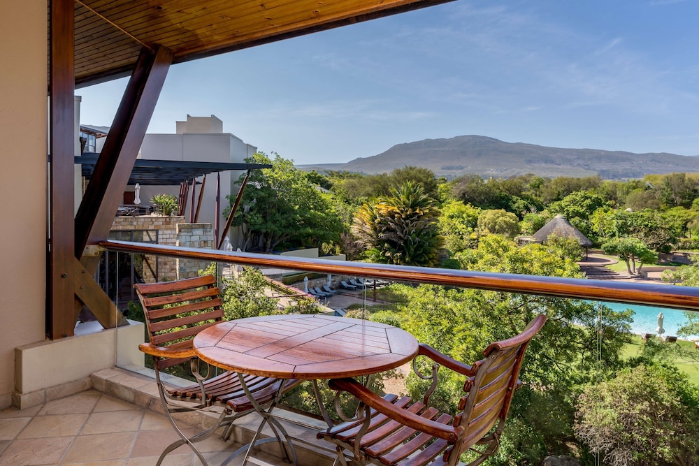 Deluxe Room with Garden View - Photo 2