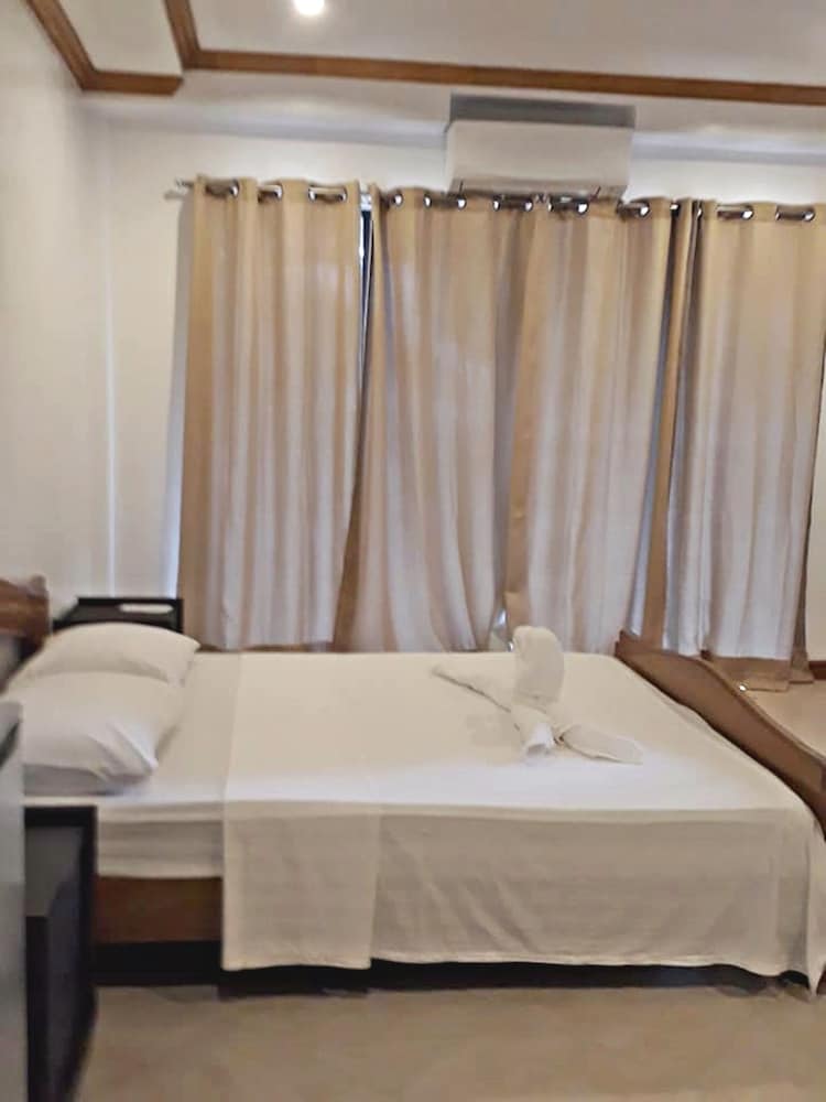 Deluxe Double Room, 1 Queen Bed photo 2