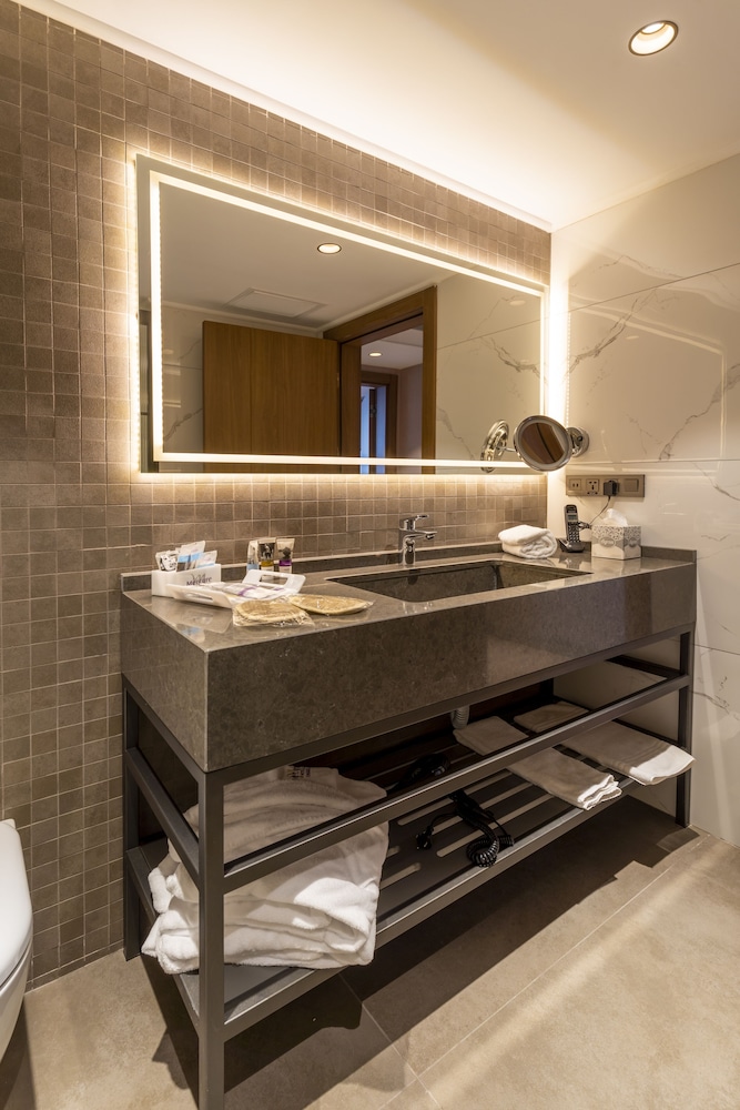 Junior Suite, 1 Double Bed with Sofa bed, Sea View - Photo 5