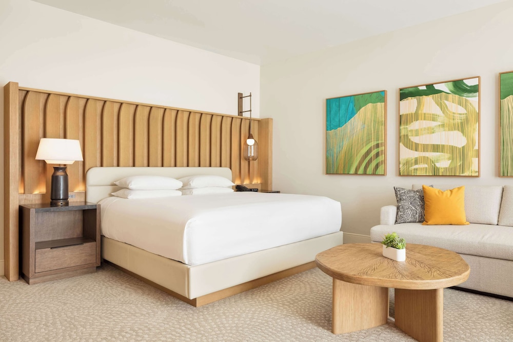 Grand Room, 1 King Bed (Palace, Garden Lanai)