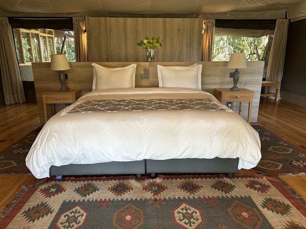 Luxury Tent, 2 Bedrooms, Fireplace, Valley View photo 1