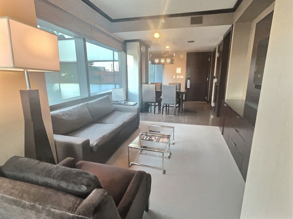 Executive Corner Suite Lower - 1BR - Photo 11