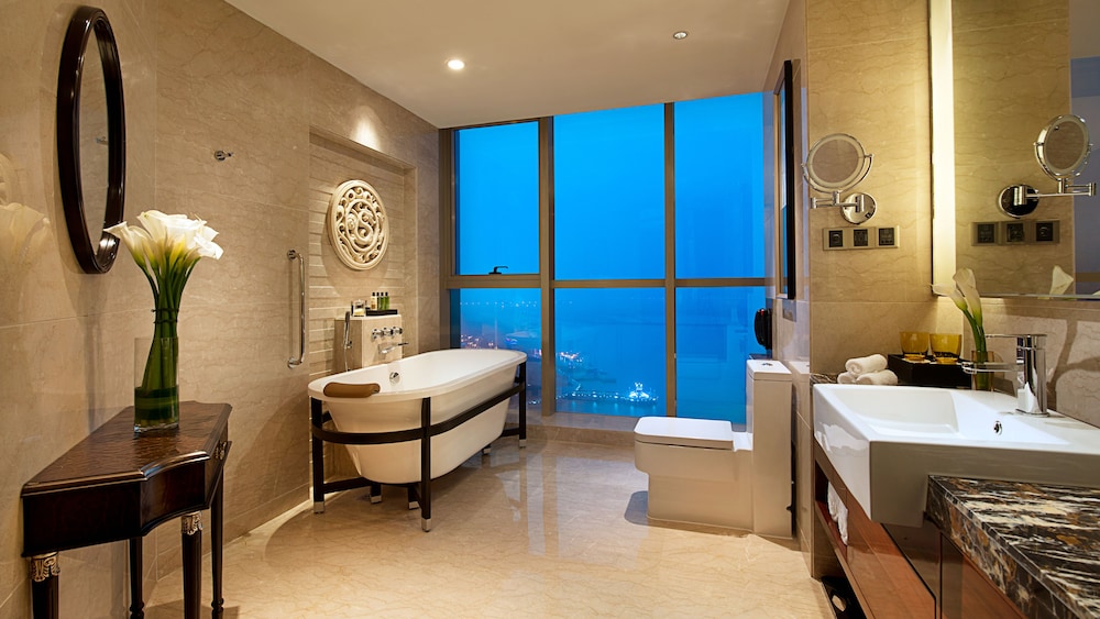Premium Room, 1 King Bed, Club Lounge Access, River View photo 2