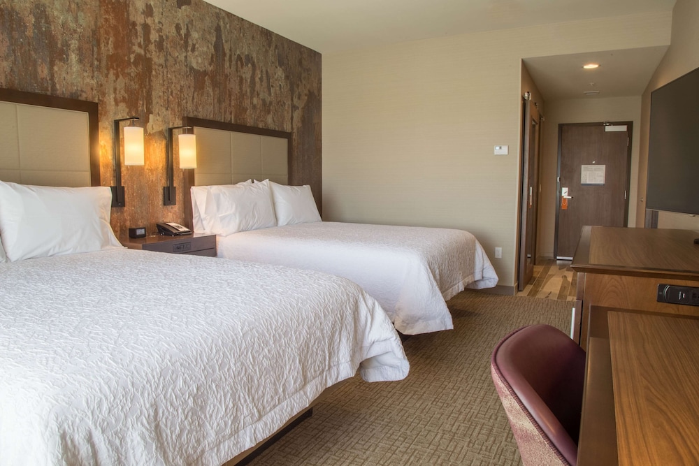 Room, 2 Queen Beds, Non Smoking, Refrigerator photo 3