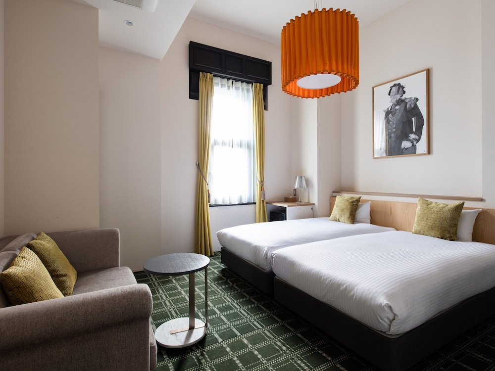 Moderate Hollywood Twin with Private Bathroom in the Historic Bldg