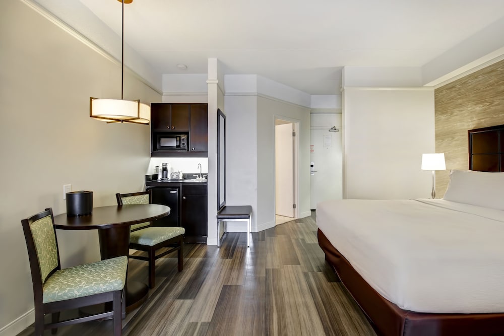 Suite, 1 King Bed (Additional Living Area) - Photo 6