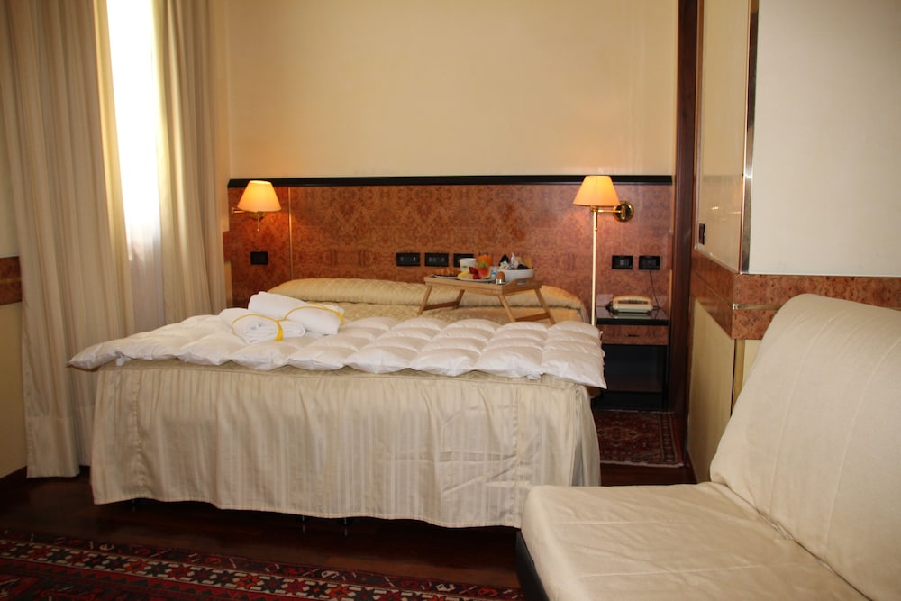 Standard Triple Room, 1 Double Bed with Sofa bed - Photo 1