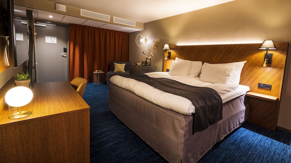 Double Room, No Windows (Compact) - Photo 1