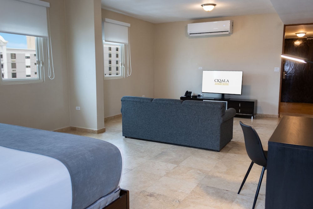 Deluxe Suite - Photo 9