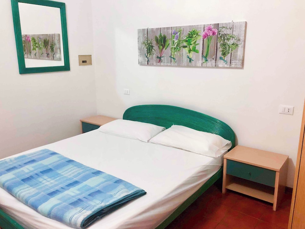 Bungalow, 2 Bedrooms, Balcony, Garden View photo 1