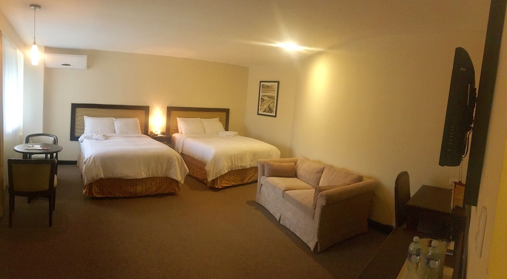 Suite, 2 Double Beds, Non Smoking - Photo 5