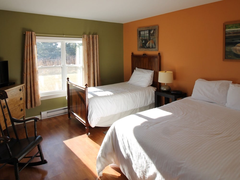 Standard Triple Room, Ensuite, Ocean View (Island Watch)