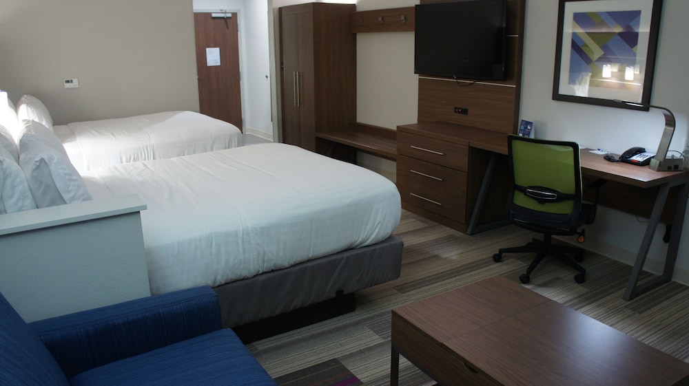 Suite, 2 Queen Beds photo 1