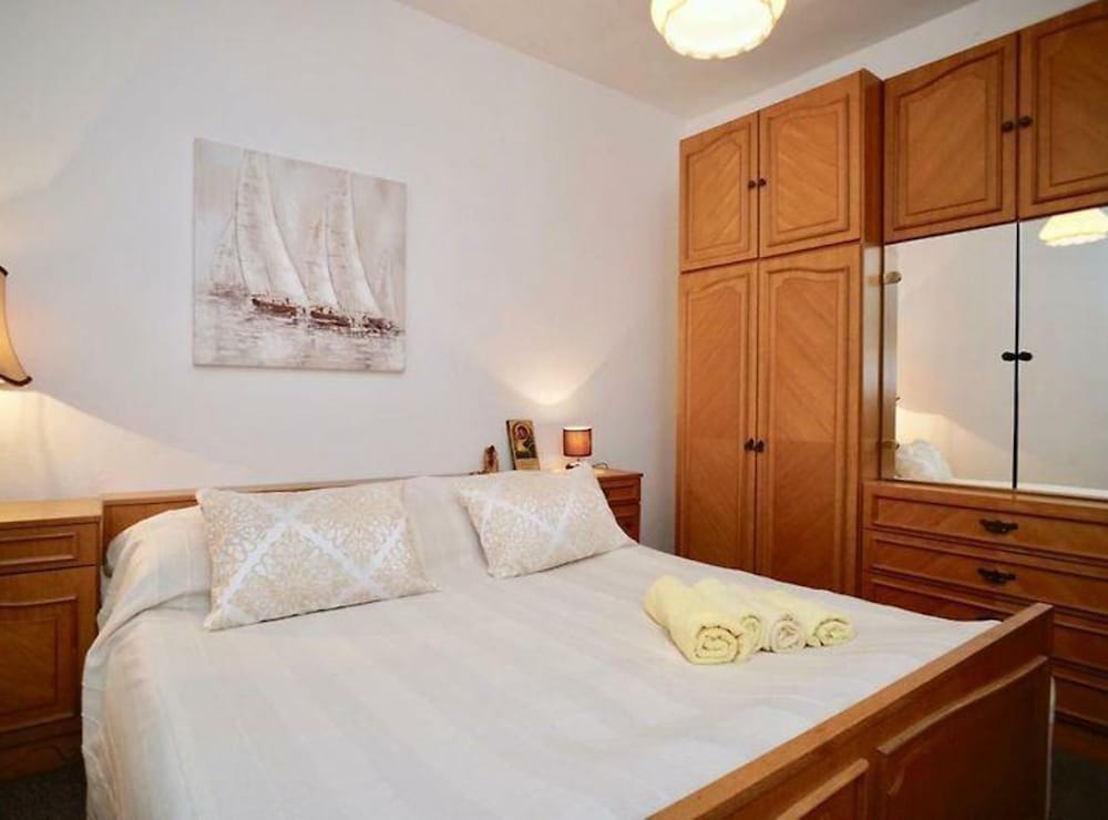 Apartment (Three Bedroom Apartment with Terrace)