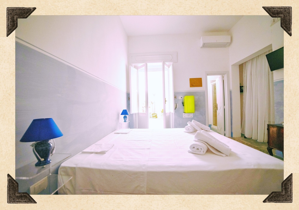 Comfort Double Room, 1 King Bed, Patio, Courtyard Area