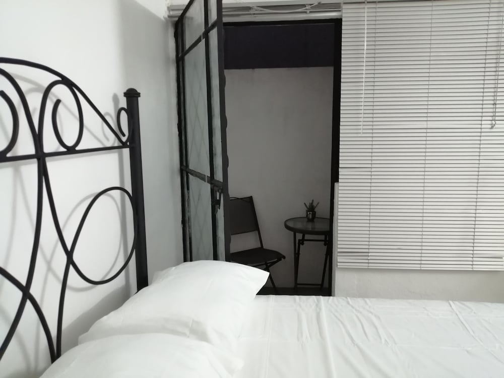 Executive Apartment, 1 Queen Bed, Courtyard View photo 2