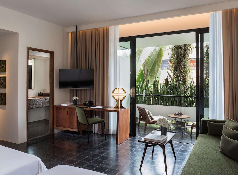Deluxe Double or Twin Room, Balcony, Pool View photo 3