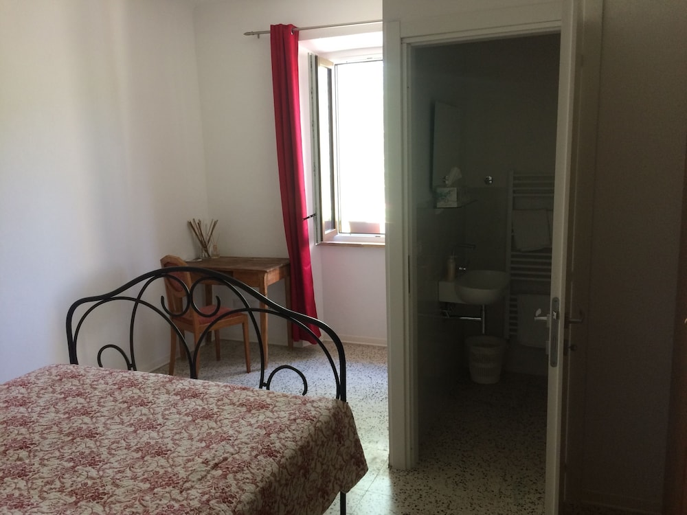 Basic Twin Room, 1 Queen Bed, Non Smoking, Pool View