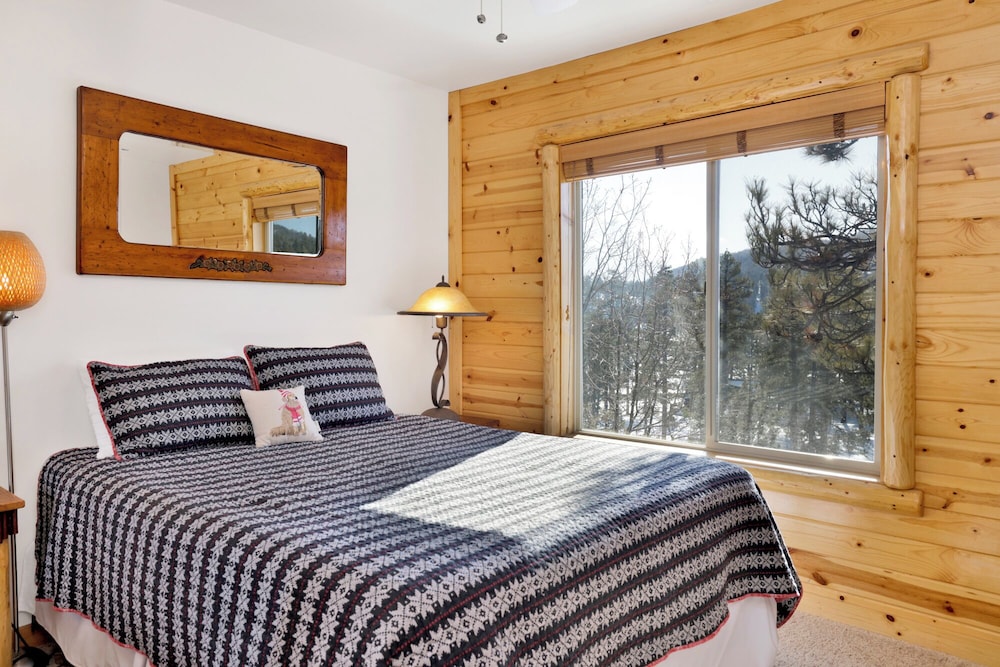 Cabin, Multiple Beds, Patio, Mountain View (2261) photo 2