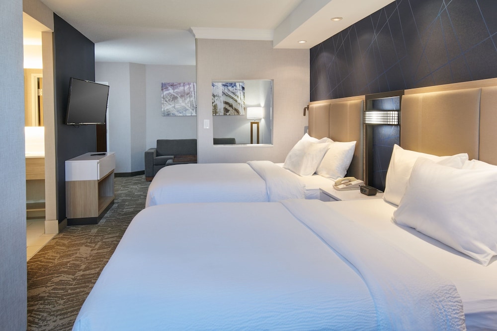 Suite, 2 Double Beds (Hearing Accessible) photo 2