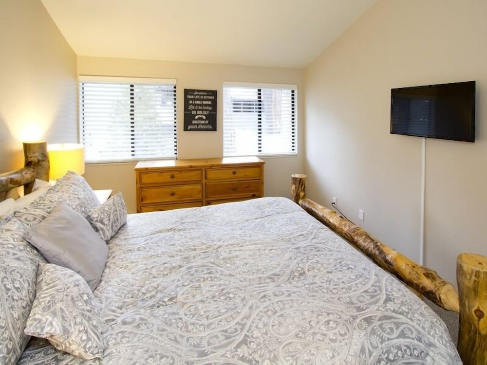 Condo, 2 Bedrooms photo 1