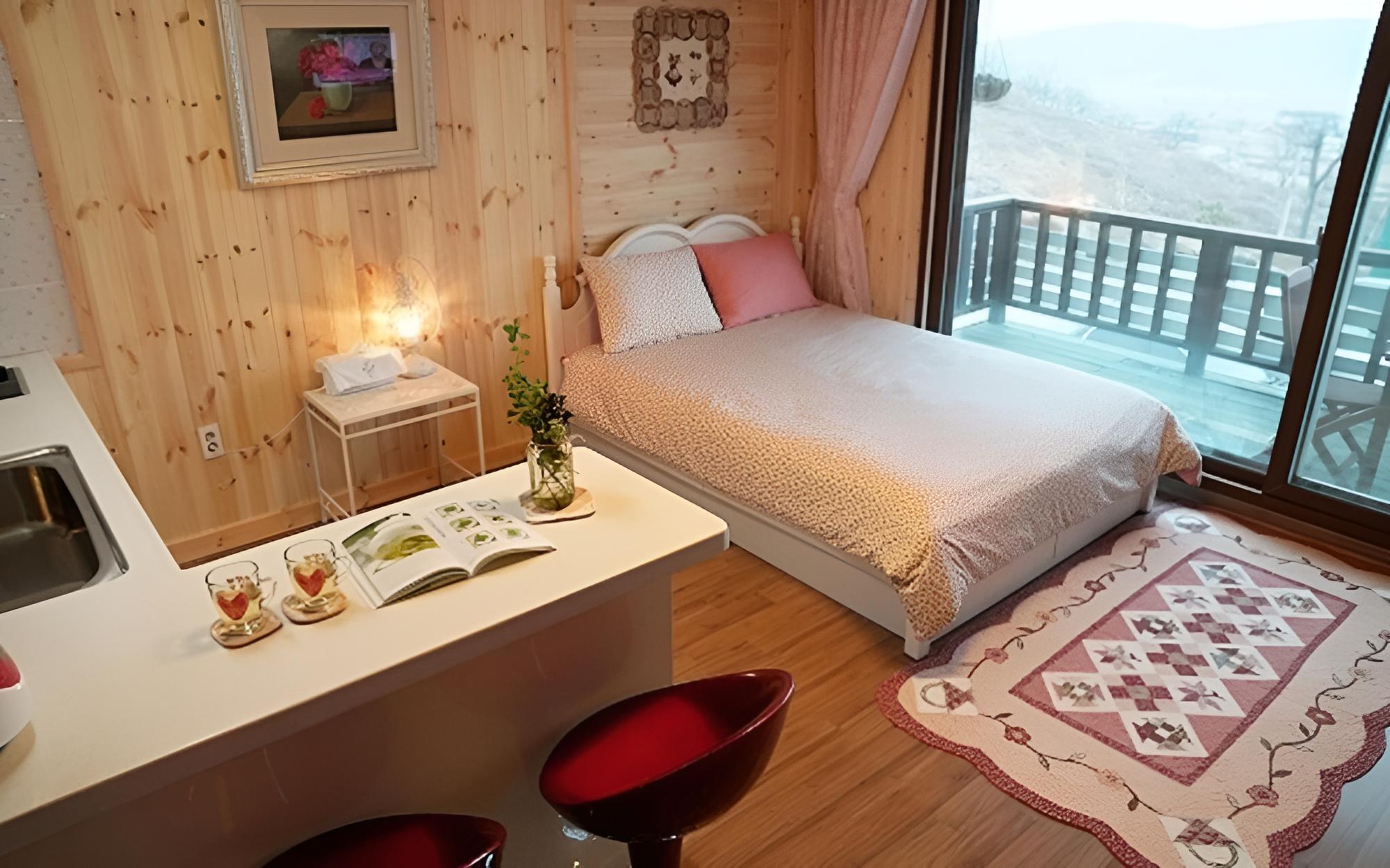 Room (Cherry Sage) - Photo 9