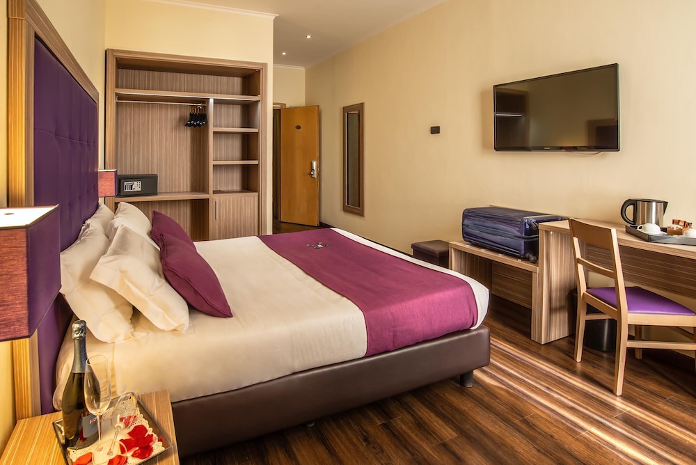 Deluxe Double Room, 1 Queen Bed photo 3