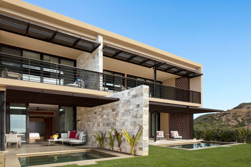 Oceanfront Three Bedroom Suite with Pool
