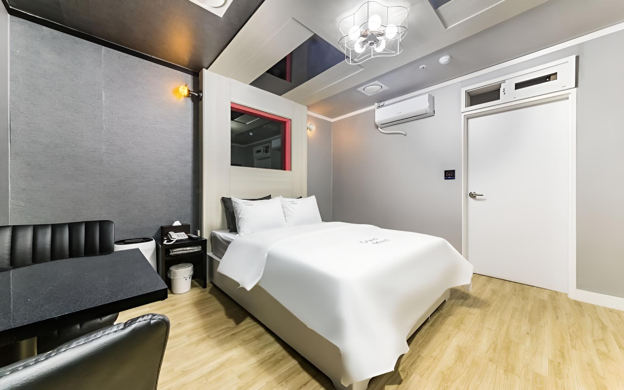 Room (Standard Room) - Photo 3