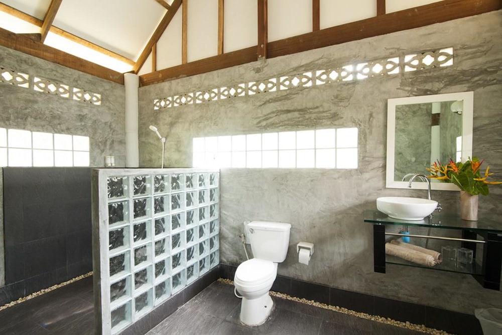 Grand Deluxe Bungalow with Sea View photo 2