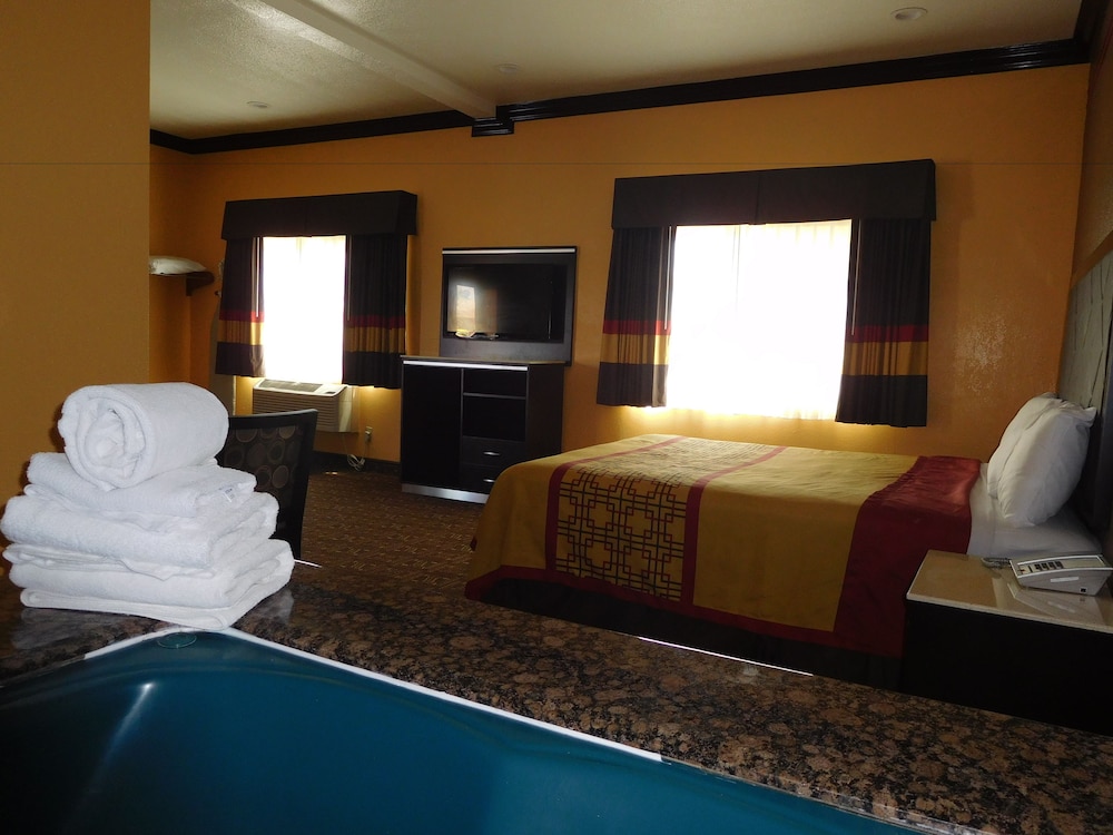Room, 2 Queen Beds, Smoking photo 3